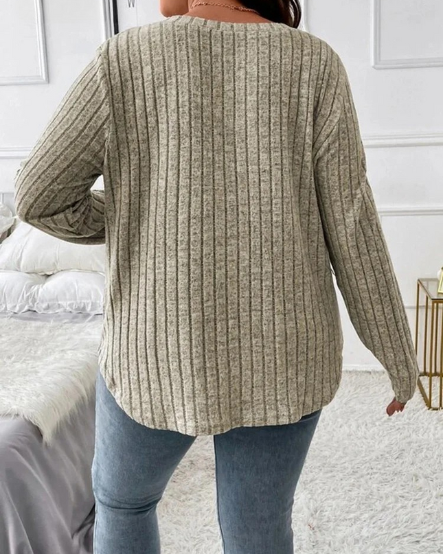 Blusa Casual Plus Size com Gola V