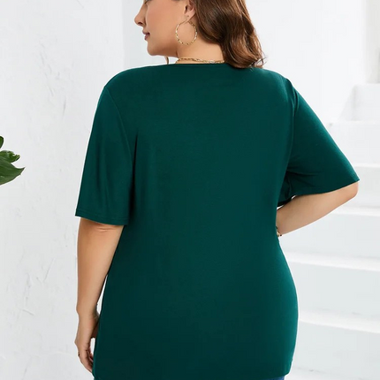 Blusa Plus Size com Renda e Manga Borboleta