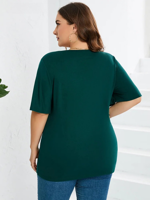 Blusa Plus Size com Renda e Manga Borboleta