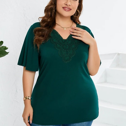 Blusa Plus Size com Renda e Manga Borboleta