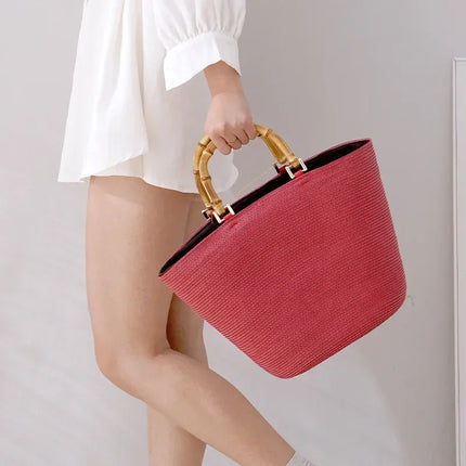 Bolsa Feminina de Palha com Alça de Bambu