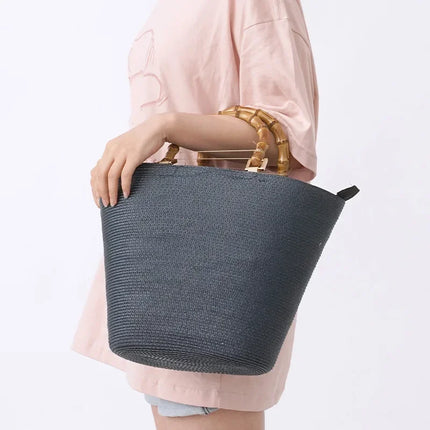 Bolsa Feminina de Palha com Alça de Bambu