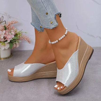 Sandália Anabela Feminina com Peep Toe e Acabamento Texturizado