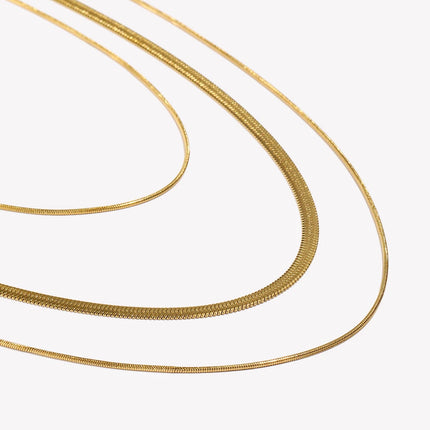 Colar de camada de corrente de cobra fina de espinha de peixe banhado a ouro 18K de aço inoxidável sem manchas Colar de corrente de ouro feminino sexy