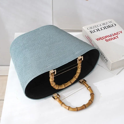 Bolsa Feminina de Palha com Alça de Bambu