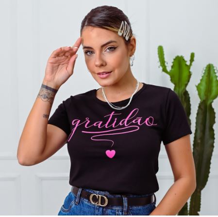 Baby Look: Descubra a camiseta perfeita para valorizar suas curvas femininas!