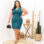 Vestido Plus Size com Decote em V - Valorize o Colo com Elegância